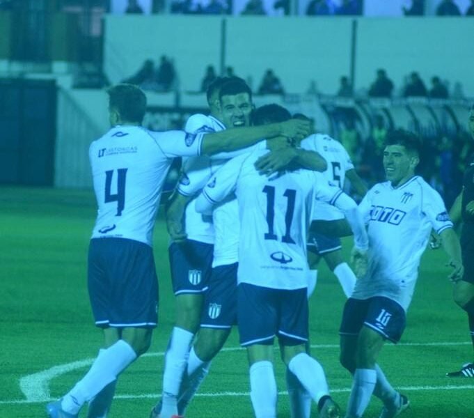Tristan Suárez consigue su primer triunfo en el campeonato ante Sacachispas
