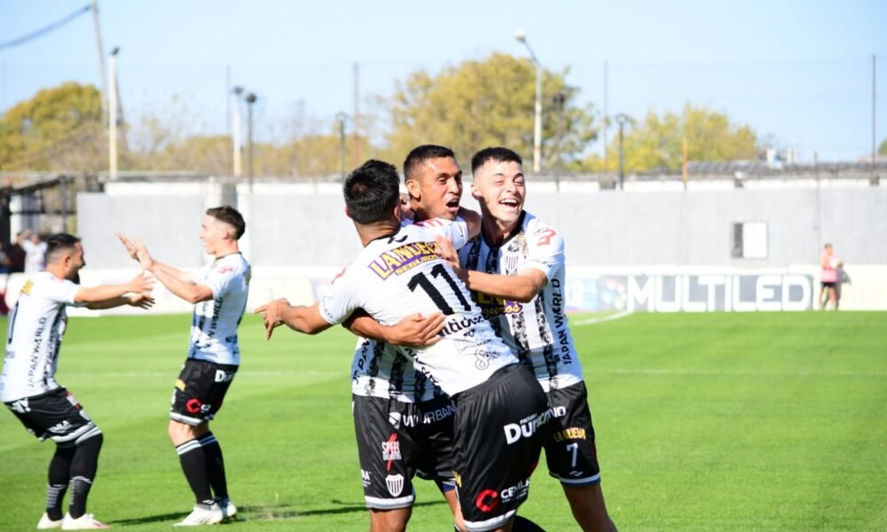 Estudiantes de Buenos Aires ganó y está en zona de Reducido