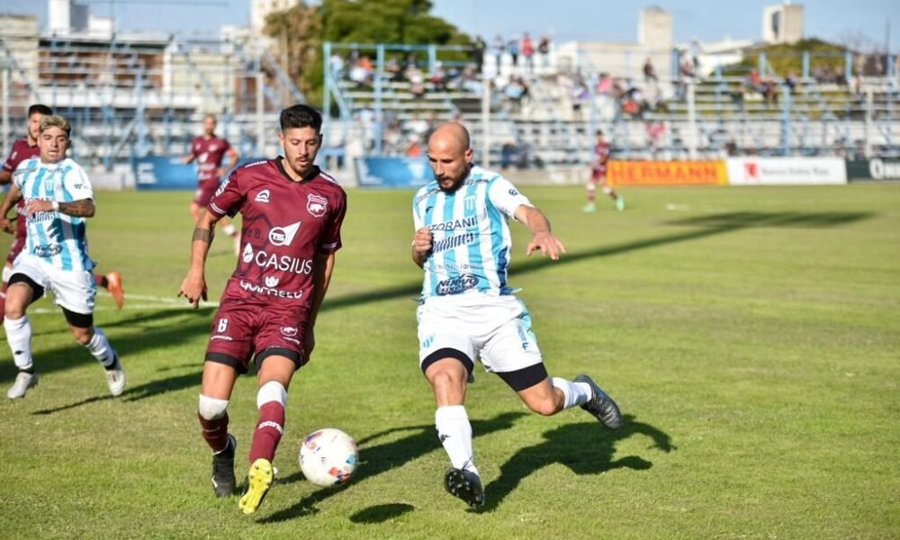 Juventud de Gualeguaychú no se despega del fondo