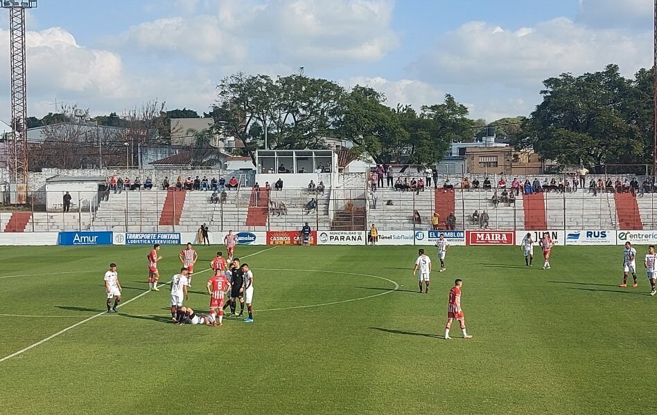 Lluvia de goles en Paraná: Depro superó a Atlético en el duelo entrerriano