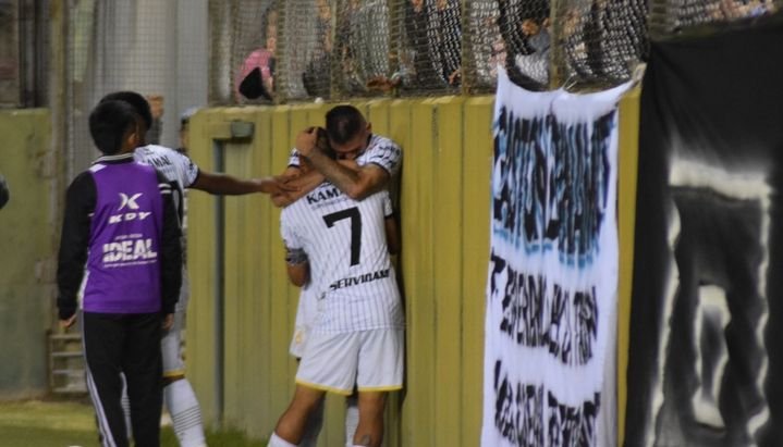 Triunfo y alegría «cuerva»: Central Norte venció a Sportivo Las Parejas en Salta