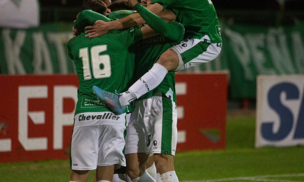 Ferro venció sobre la hora a Santamarina