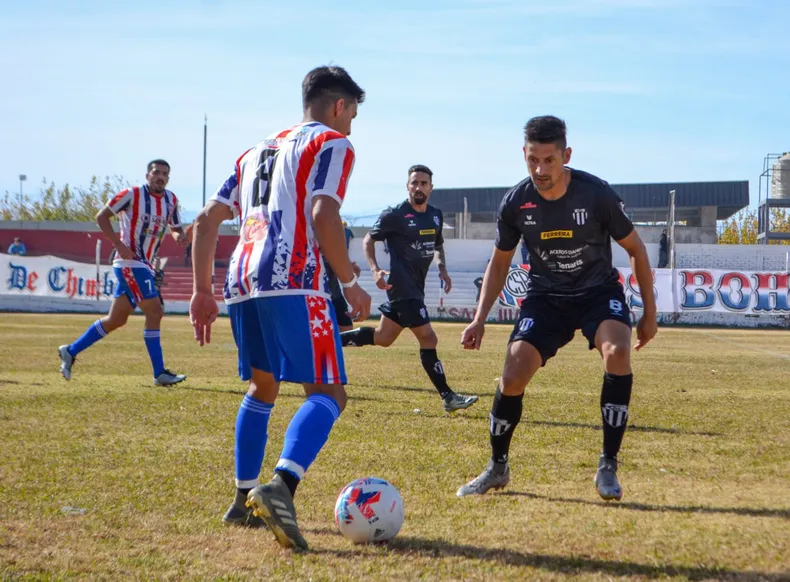 Peñarol volvió al triunfo con una goleada frente a Liniers