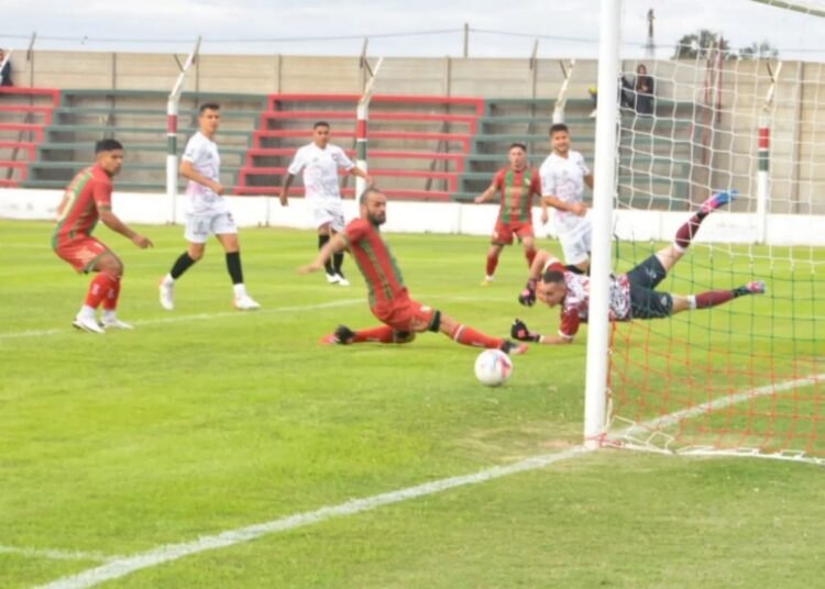 Sportivo Las Parejas derrotó a Defensores de Belgrano y se metió en puestos de clasificación