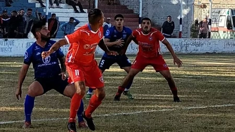 Peñarol reaccionó a tiempo y rescató un empate ante Argentino