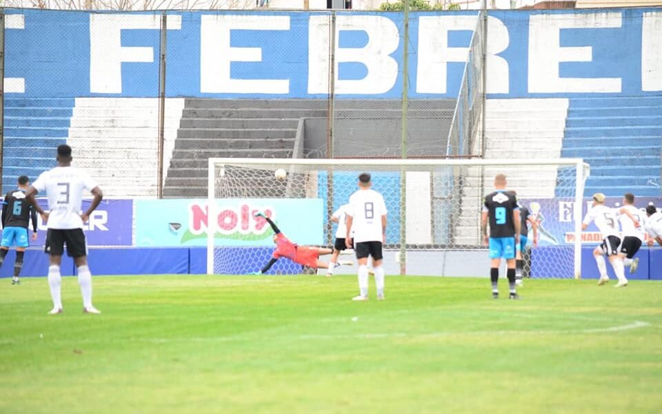 Un Malevo intratable: Riestra derrotó a Almagro en un partido muy polémico y se acerca al Reducido ilusionado con el Ogro Fabbiani