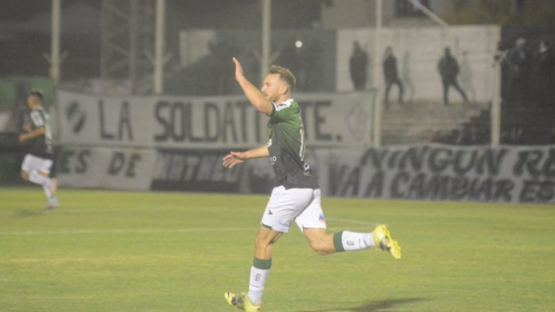En la agonía del partido, Villa Mitre salvó el invicto en El Fortín
