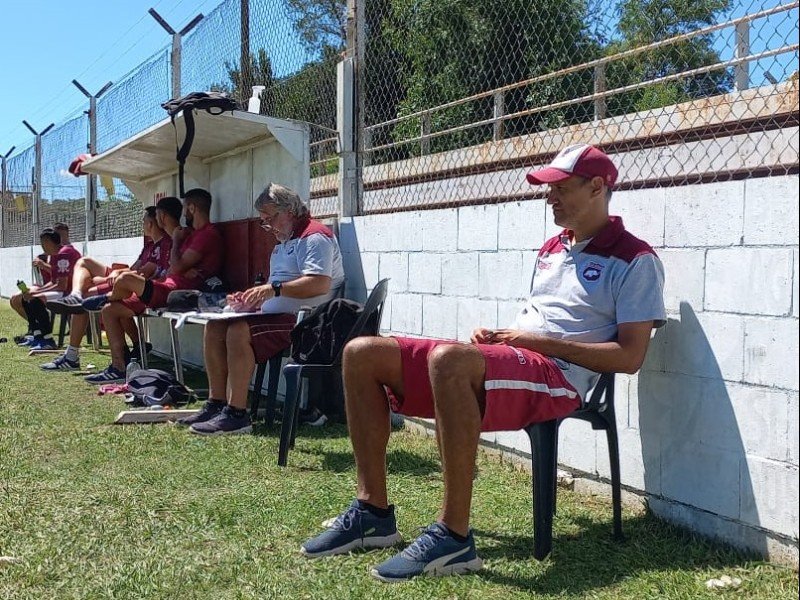 Diego Yaworski no seguirá como técnico de Defensores