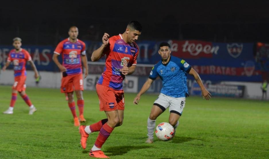 Güemes lo iba ganando pero Almagro le dio el vuelta el partido en Santiago del Estero