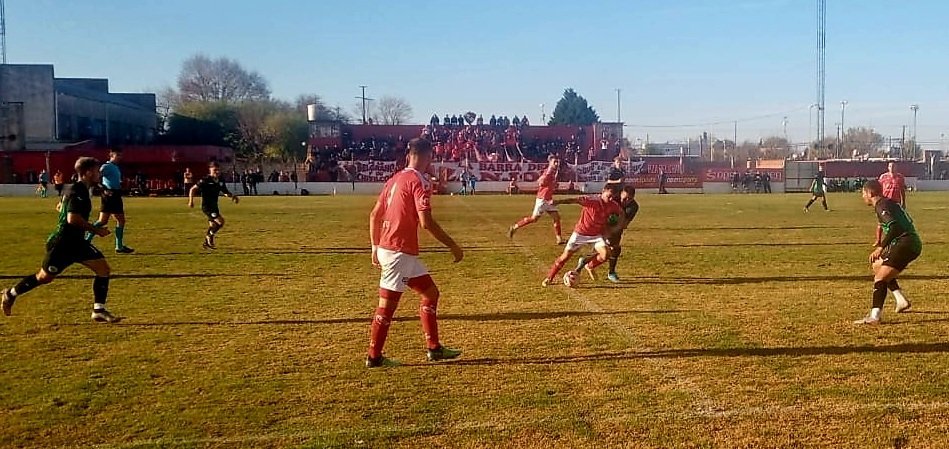 A mano en Chivilcoy: Independiente y Camioneros repartieron puntos