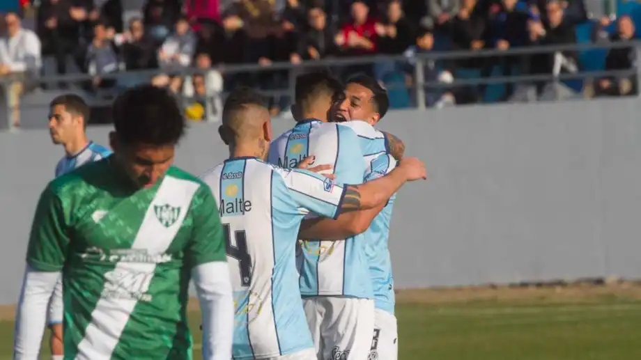 Sol de Mayo goleó a Desamparados en Viedma