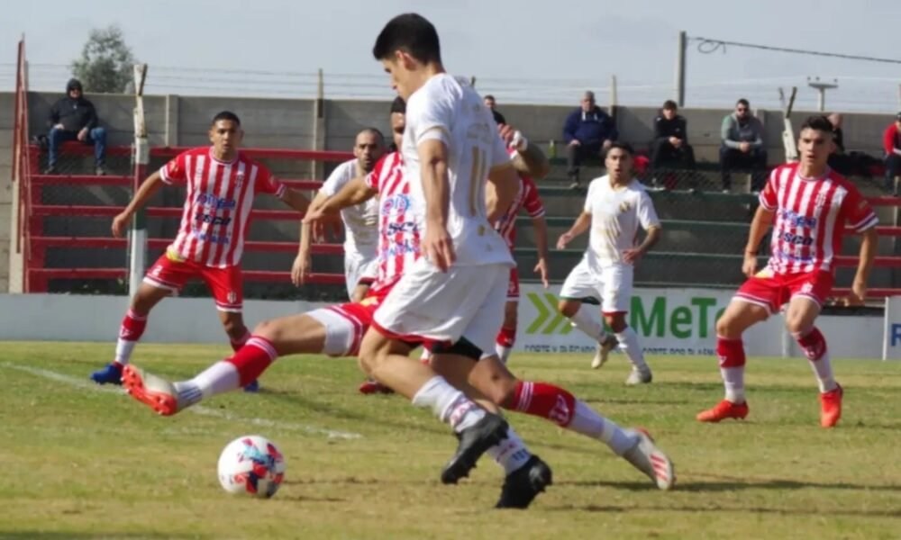 Sportivo Las Parejas y Atlético Paraná repartieron puntos