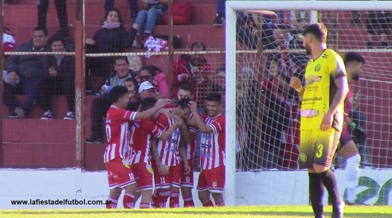 Atlético Paraná goleó a Crucero en el Mutio