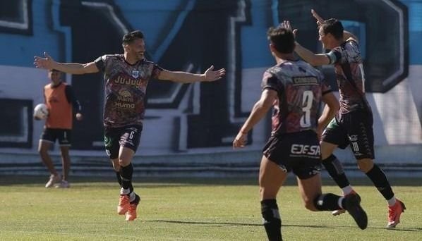 Lobo agrandado: Gimnasia goleó a Temperley en Jujuy