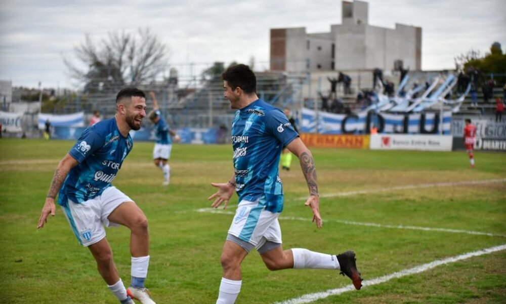 Juventud goleó a Atlético Paraná y salió del descenso