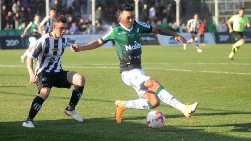 Villa Mitre perdió el invicto como local en manos de Liniers