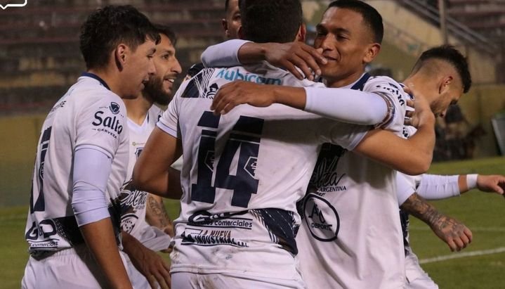El Santo vio la luz al final: Juventud Antoniana se lo remontó a Boca Unidos con un agónico gol en contra