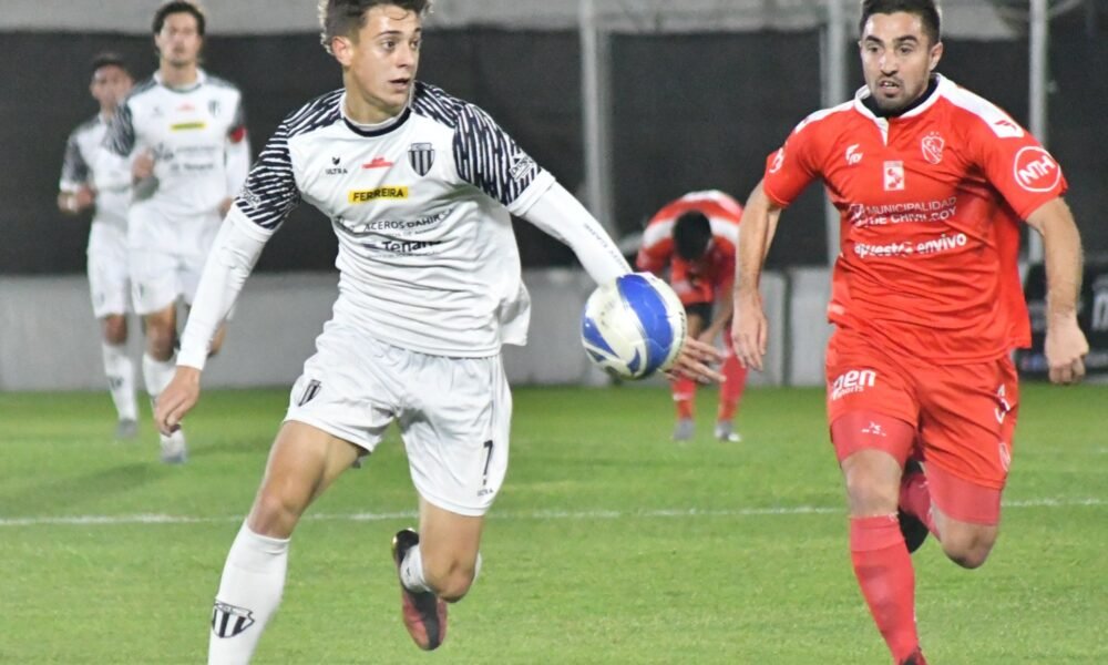 En un polémico final, Independiente (CH) se lo empató a Liniers (BB) sobre la hora