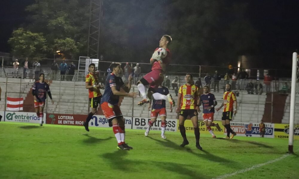 El Decano de Paraná fue Sarmiento: goleó 4-0 a Atlético y se ilusiona con darle pelea a Racing en la Zona Norte