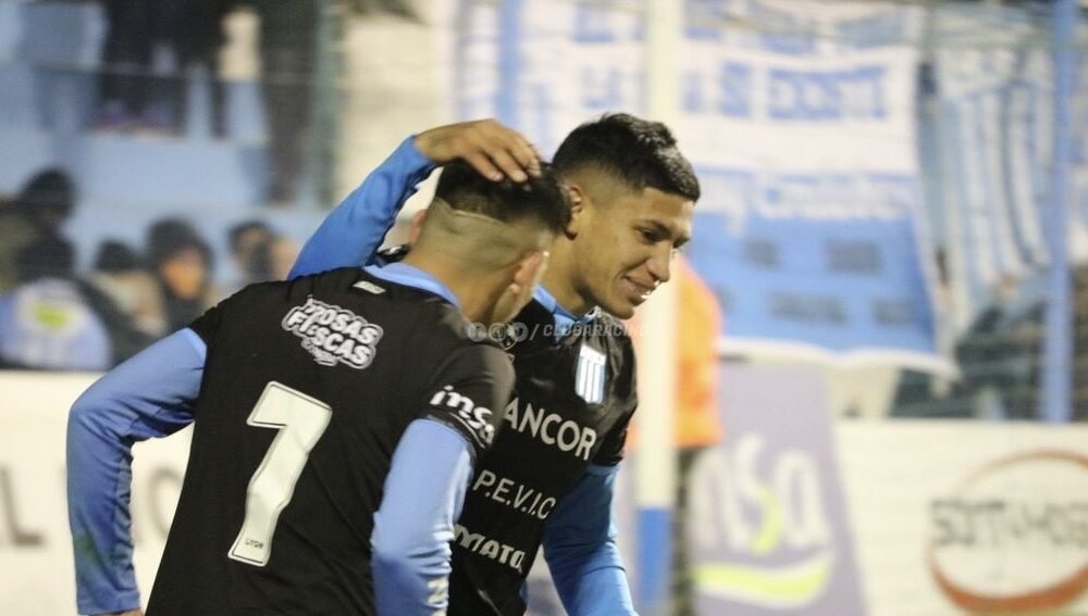 La Academia Imbatible: Racing de Córdoba se lo dio vuelta a Sportivo Las Parejas, se consolidó como líder invicto y llegó a 31 partidos sin perder de local