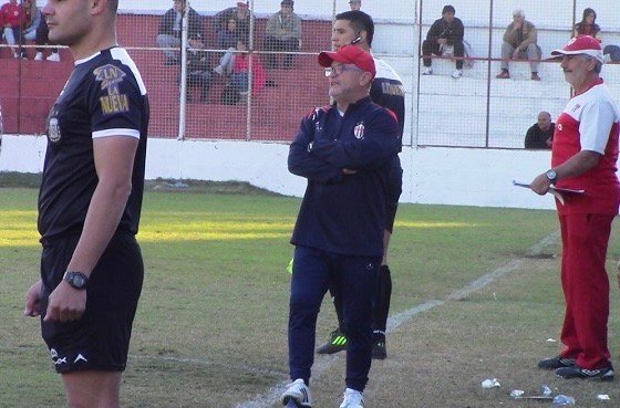 Edgardo Cervilla no sigue como director técnico de Atlético Paraná