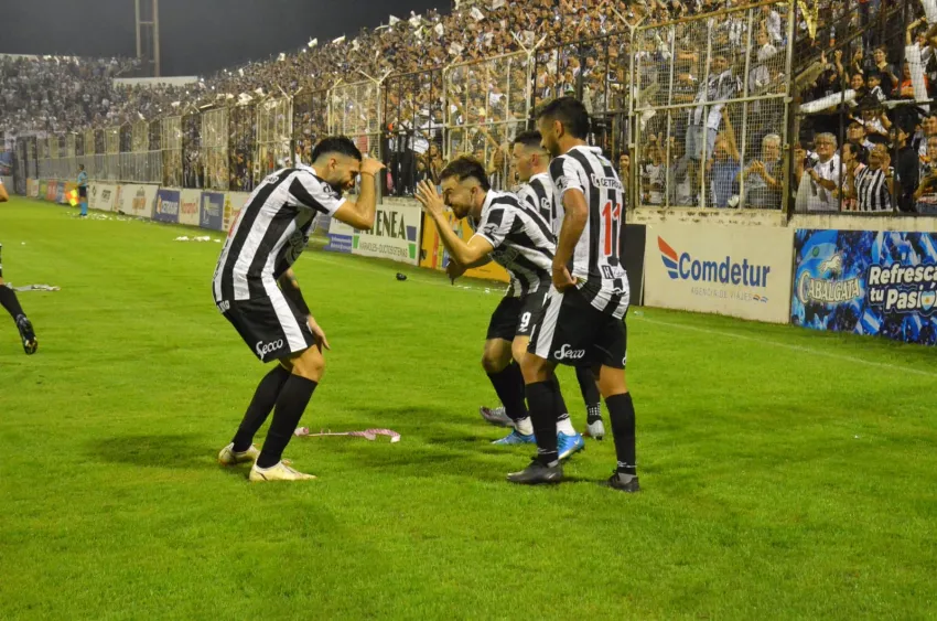 ¡Que los cumplas feliz Negro! Chaco For Ever festejó su aniversario junto a su público con una victoria clave ante Tristán Suárez