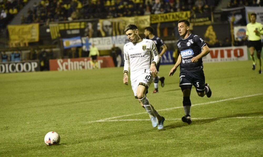 Independiente Rivadavia cayó 2-0 en su visita a Almirante Brown