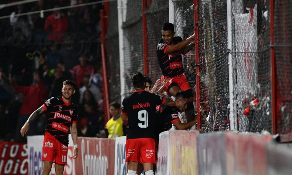Un gran Instituto superó a All Boys en Alta Córdoba y achicó distancias con Belgrano
