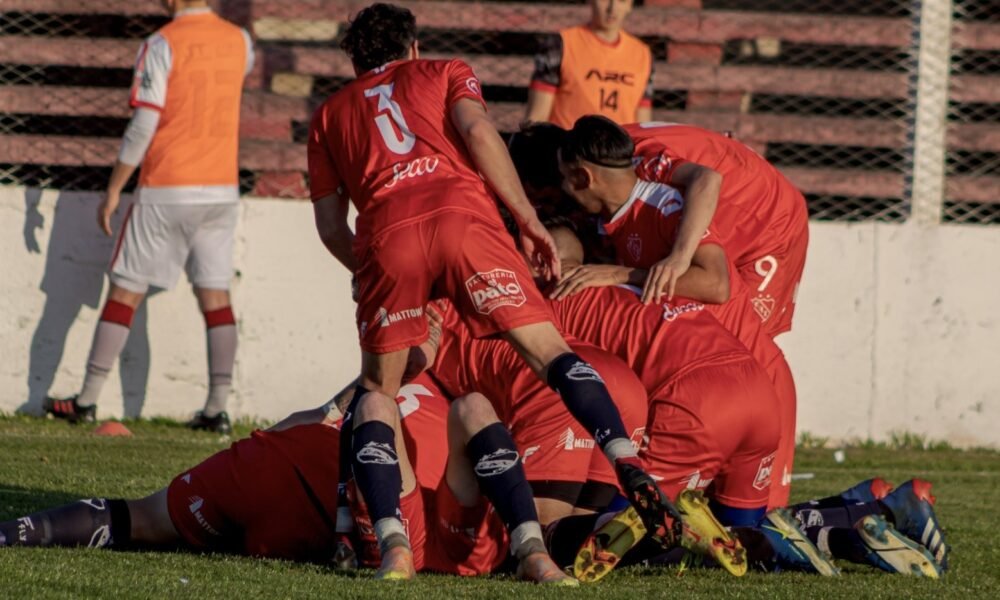 El Diablo metió la cola al final: Importante triunfo agónico de Independiente sobre Sansinena
