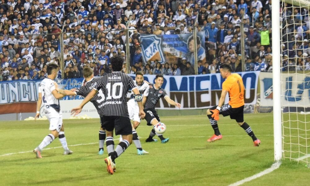 Festejo santo: Juventud Antoniana se quedó con el clásico frente a Central Norte