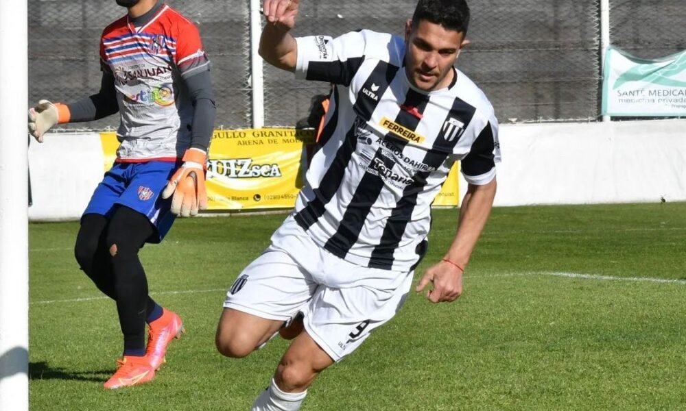 Liniers ganó un partido tan chivo como valioso: derrotó  1-0 a Peñarol y salió del descenso directo