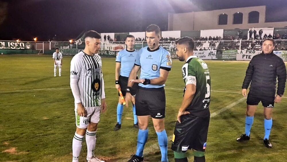 Estudiantes cayó ante Villa Mitre en El Coliseo