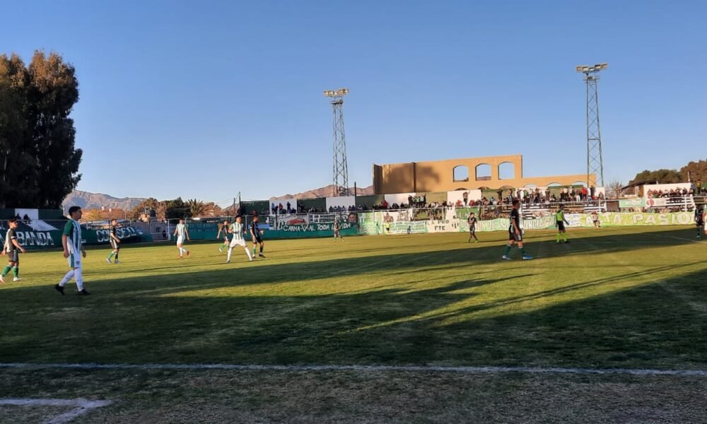Estudiantes con uno menos hundió a Desamparados
