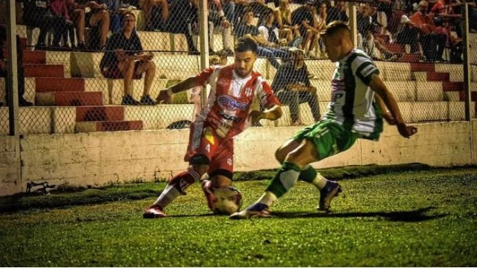 Atlético Paraná se quedó con un duelo clave por la permanencia