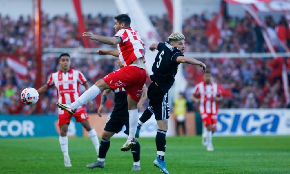 Polémico empate entre Instituto y Riestra