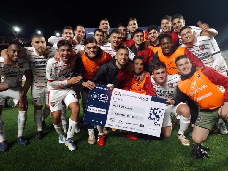 En una noche llena de goles, Newell’s despachó a Aldosivi