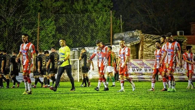 Atlético Paraná sufrió otra derrota y complicó su permanencia