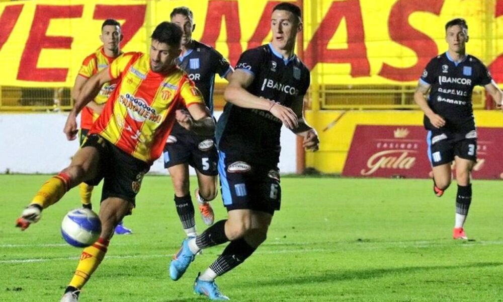 El Decano en la cima: Sarmiento superó a Racing con diez hombres y es el único líder de la Zona Norte
