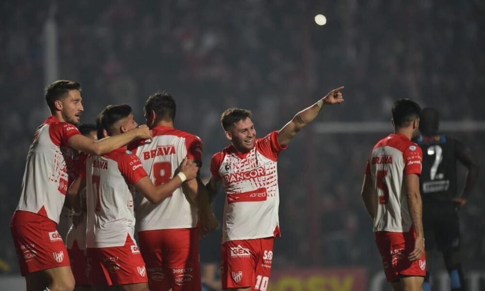 La Gloria se floreó ante el Lobo: Instituto goleó a Gimnasia de Jujuy y postergó el ascenso de Belgrano