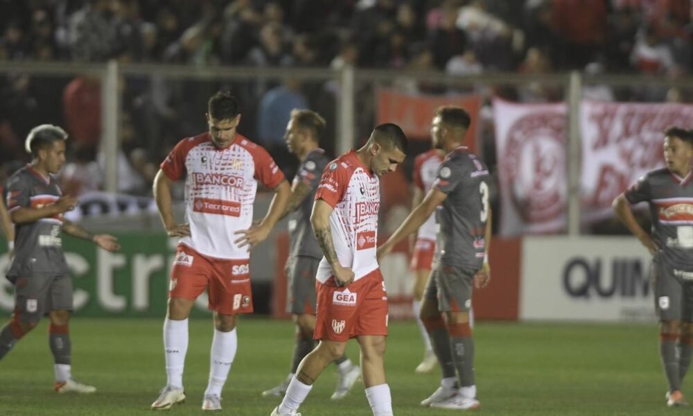 Un paso en falso por la Gloria: Instituto perdió con Morón y dejó pasar su primera chance de meterse en semis por el ascenso