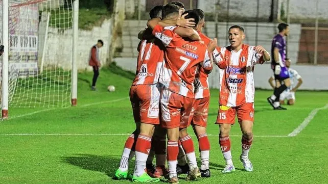 Atlético Paraná hundió a Juventud y sueña con la salvación