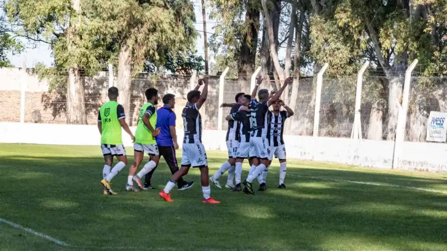 Enorme remontada de Cipo para sellar su permanencia