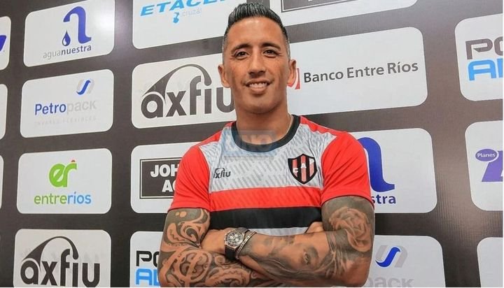 Lucas Barrios es el «9» que buscaba Gimnasia