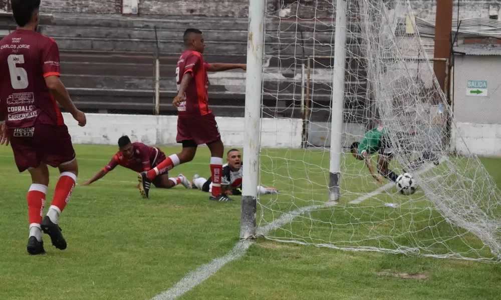 Camioneros Argentinos del Norte le ganó por la mínima a Deportivo La Merced la primera final de la Región Norte