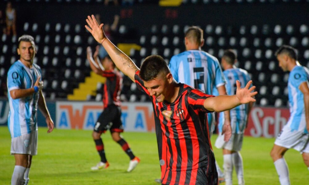 Debut a lo campeón: Patronato comenzó la defensa del título con un triunfo frente a Gimnasia y Tiro