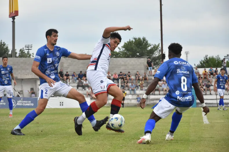 Atenas de Río Cuarto se quedó con la Región Centro, y jugará contra 9 de Julio de Rafaela la final por un ascenso