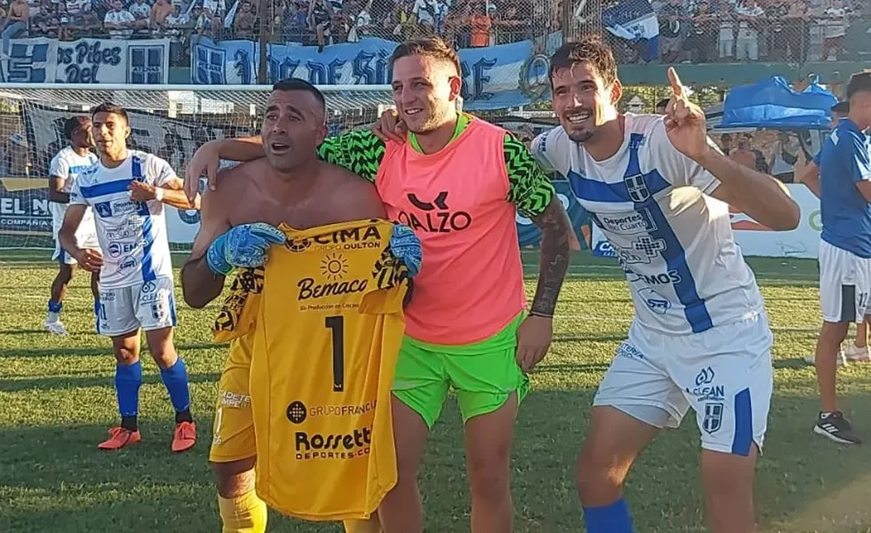 ¡Atenas de Río Cuarto ascendió al Federal A por primera vez en su historia! Derrotó 1-0 a 9 de Julio de Rafaela y logró el ansiado objetivo
