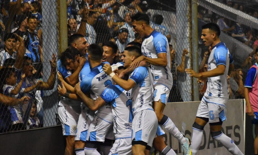 Atlético goleó a Tristán Suárez en Rafaela