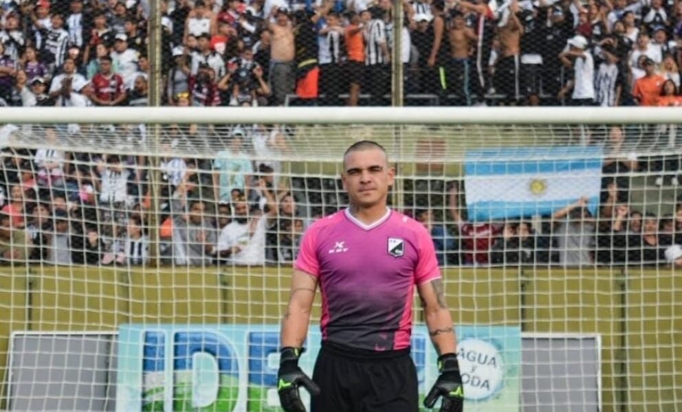 Mauricio Pegini firmó su contrato con Crucero del Norte