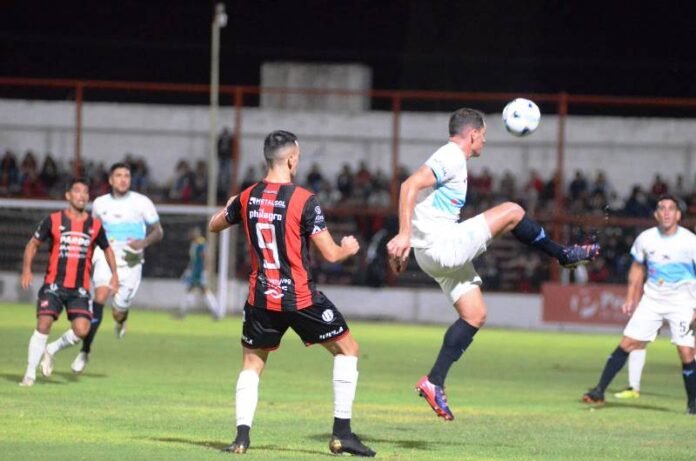 Douglas ganó y es puntero